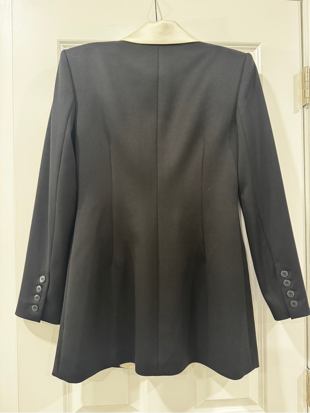 Alice + Olivia Black Blazer with White Contrast Lapel - Picture 2 of 4